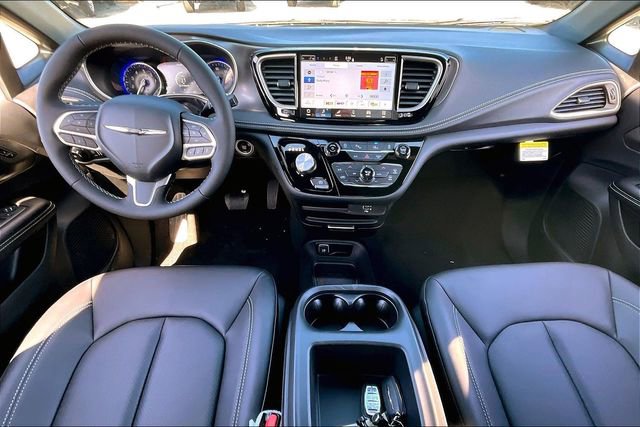 New 2026 Chrysler Pacifica Select image 6
