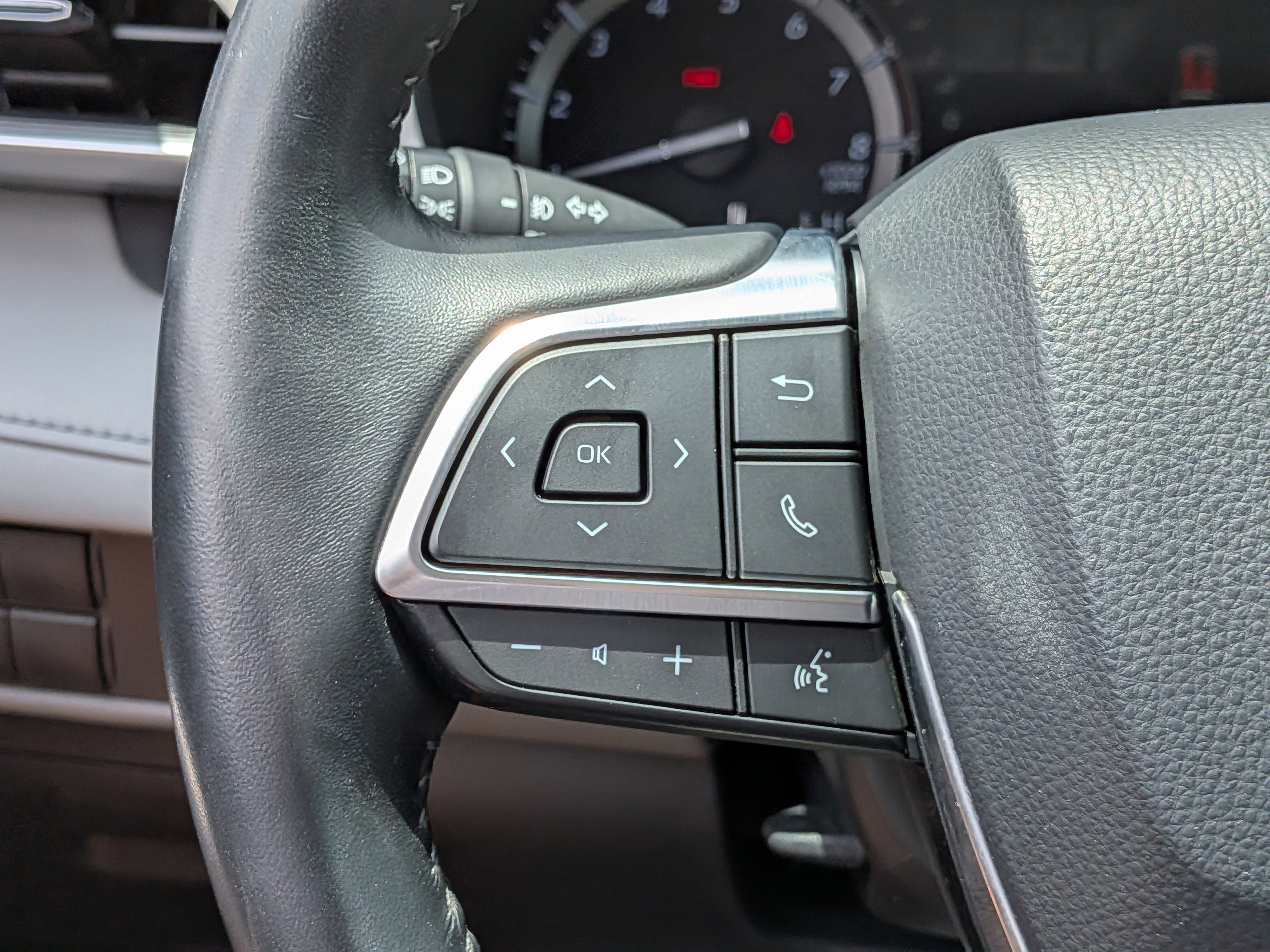 Used 2020 Toyota Highlander XLE AWD/4WD image 27