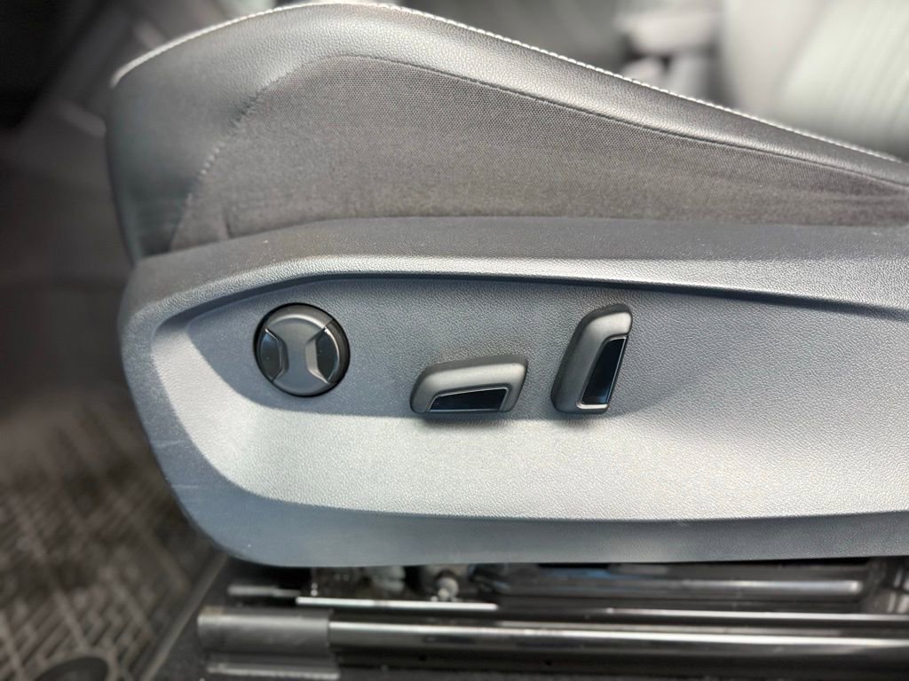 Used 2022 Volkswagen Tiguan SE R-Line image 20