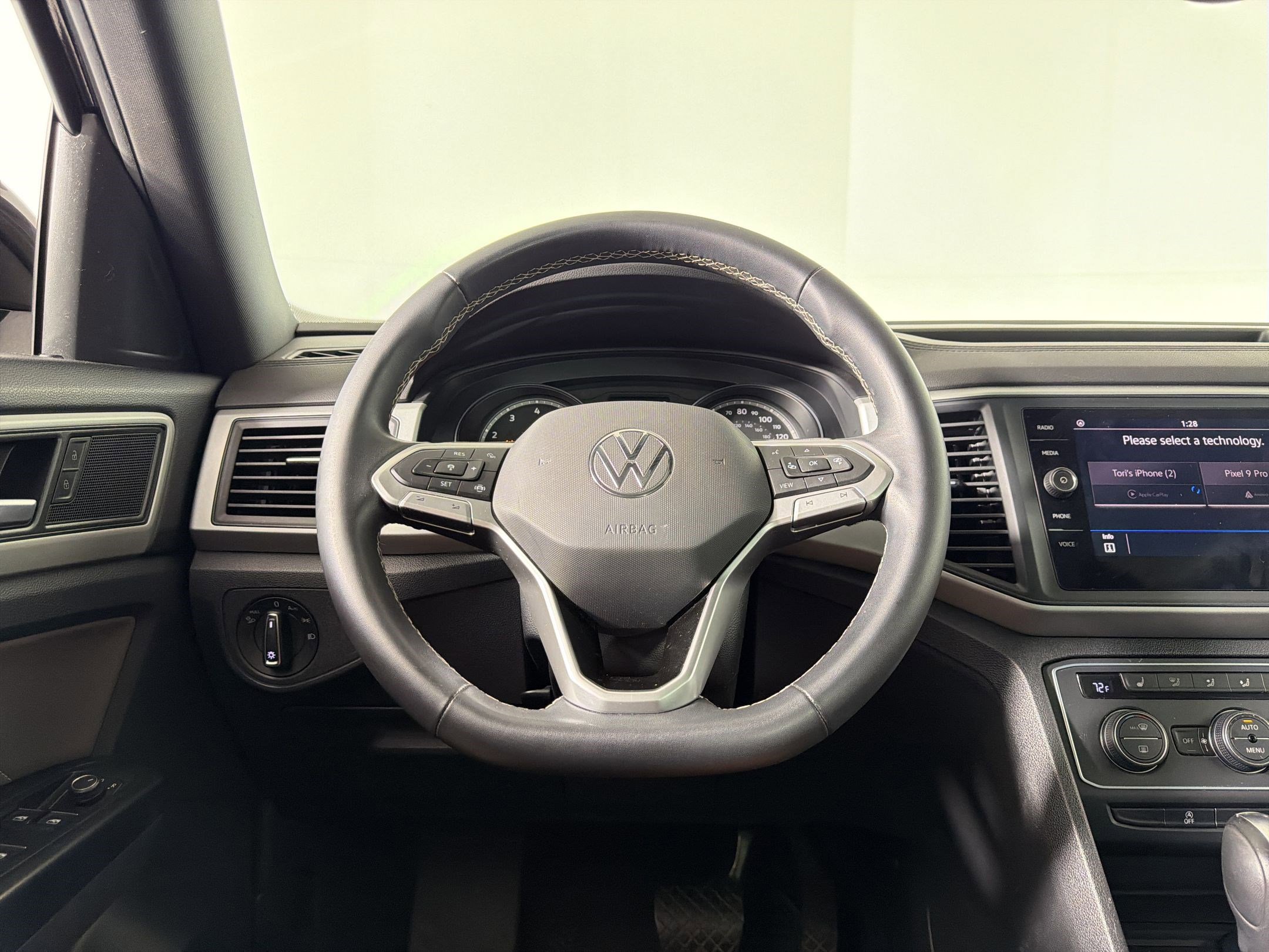 Used 2021 Volkswagen Atlas Cross Sport SE image 23