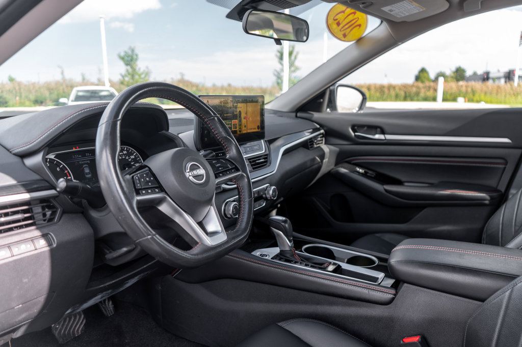 Used 2023 Nissan Altima 2.5 SR w/ SR Premium Package FWD image 18