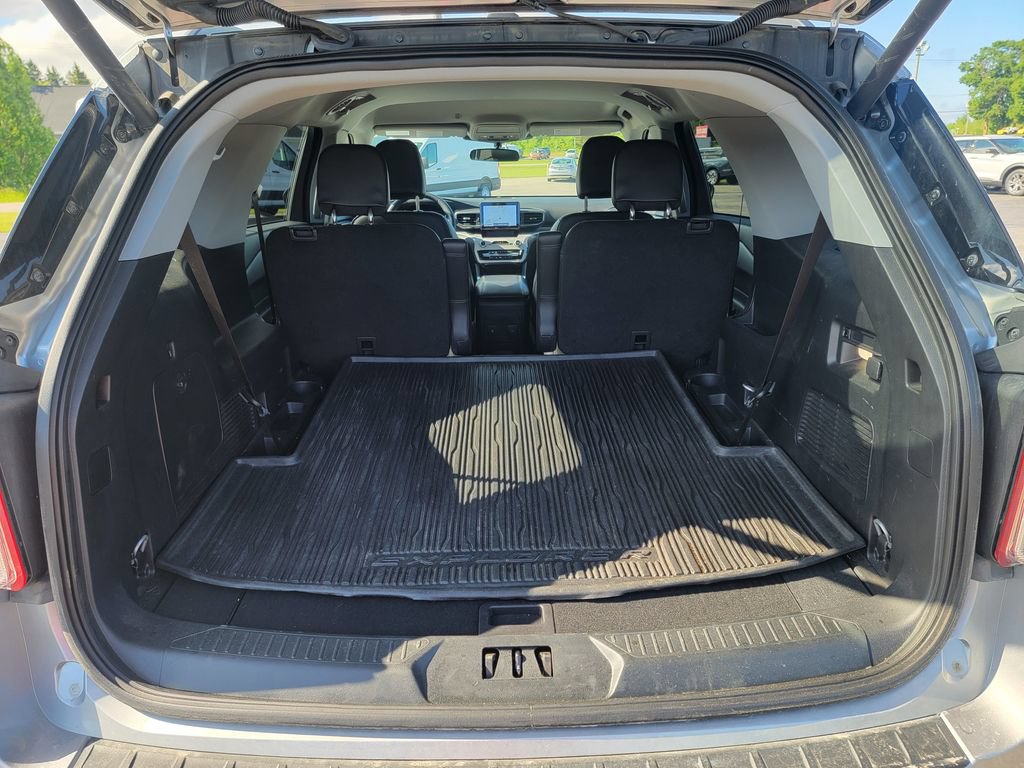 Used 2023 Ford Explorer XLT w/ Equipment Group 202A AWD/4WD image 22