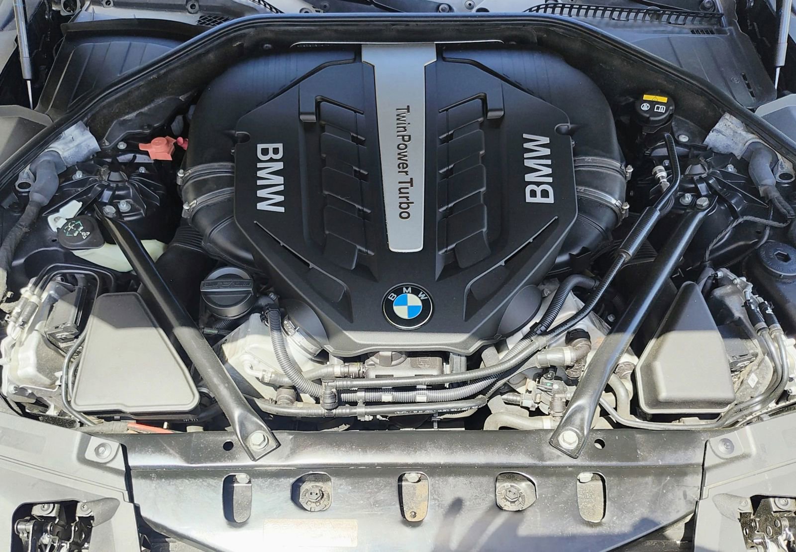 Used 2015 BMW 750Li xDrive AWD/4WD image 22