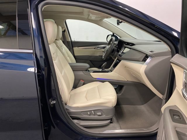 Used 2017 Cadillac XT5 Luxury w/ Driver Awareness Package AWD/4WD image 23