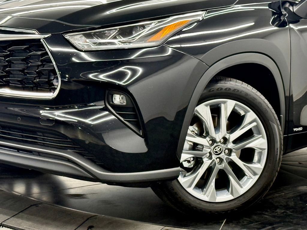 Used 2026 Toyota Highlander Limited image 4