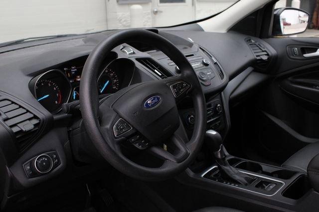 Used 2017 Ford Escape SE image 2