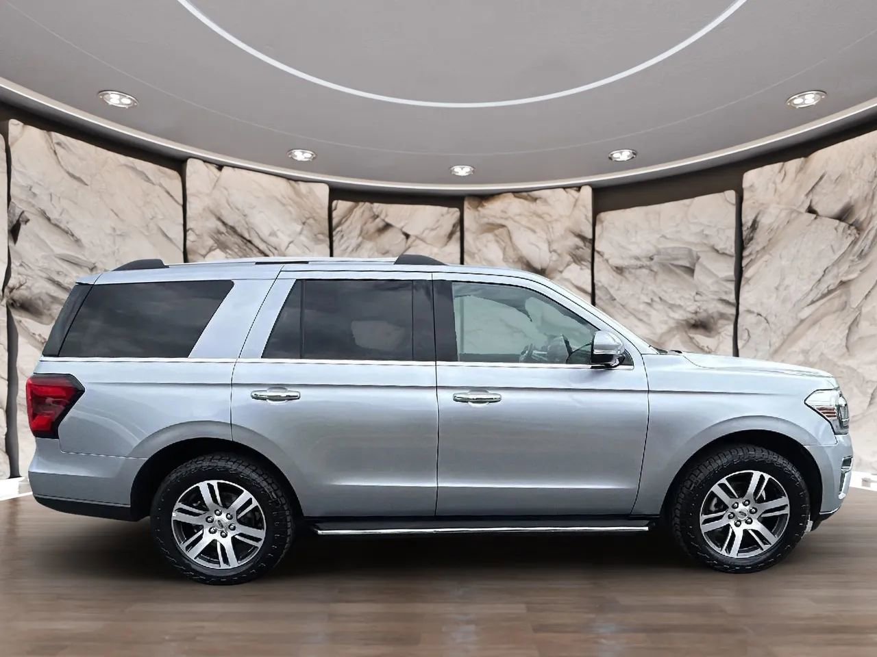 Used 2023 Ford Expedition Limited image 2