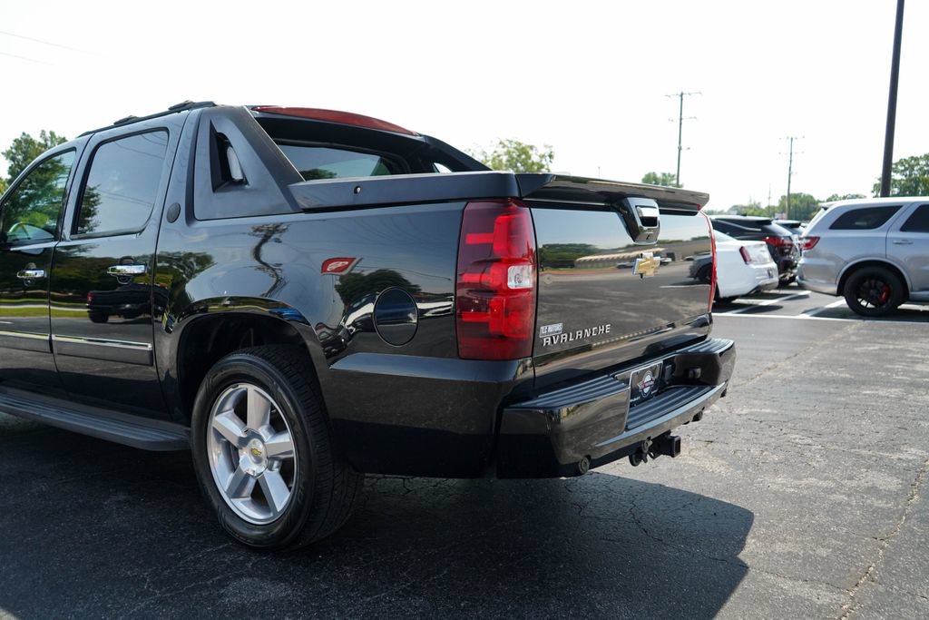Used 2013 Chevrolet Avalanche LTZ RWD image 21