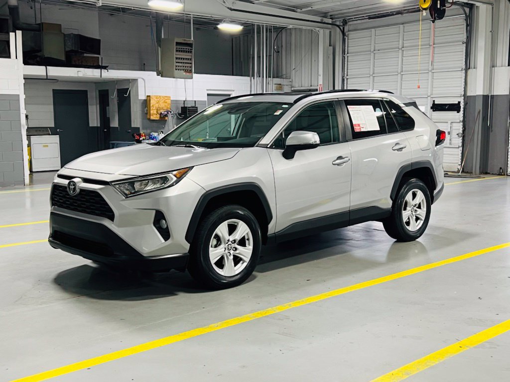 Used 2021 Toyota RAV4 XLE w/ Convenience Package FWD image 13