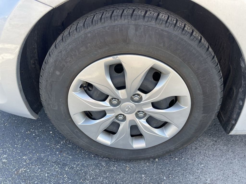 Used 2016 Hyundai Accent SE image 2