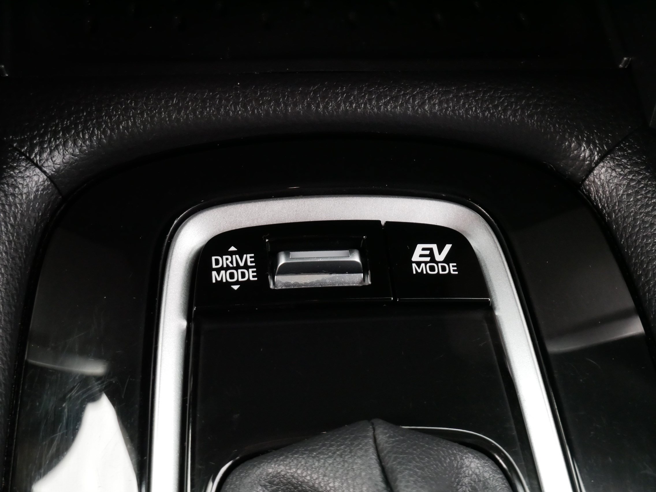 Used 2024 Toyota Corolla Cross AWD Hybrid image 29