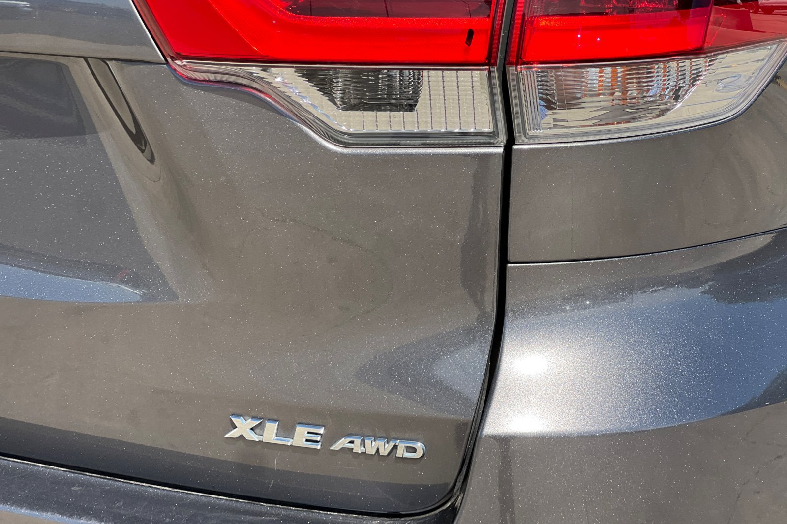 Used 2018 Toyota Highlander XLE AWD/4WD image 24