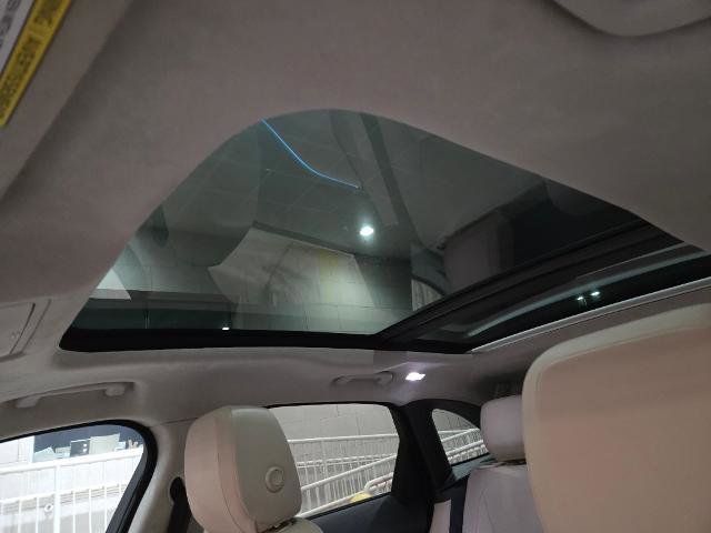 Used 2020 Jaguar F-PACE Premium image 18