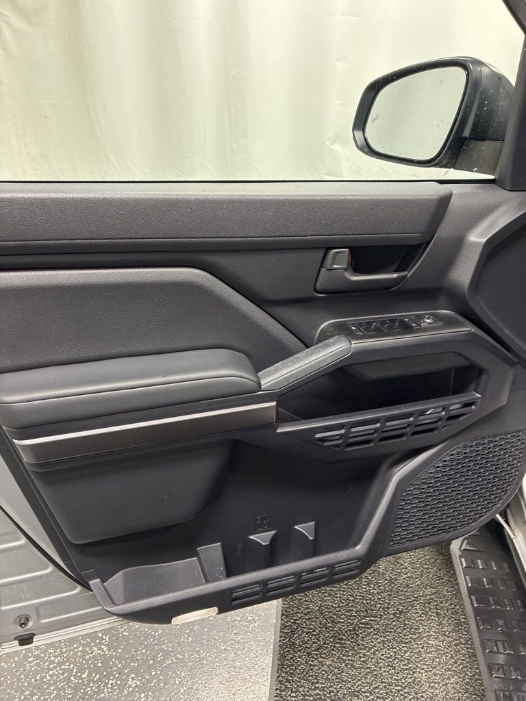 Used 2025 Toyota 4Runner SR5 image 12