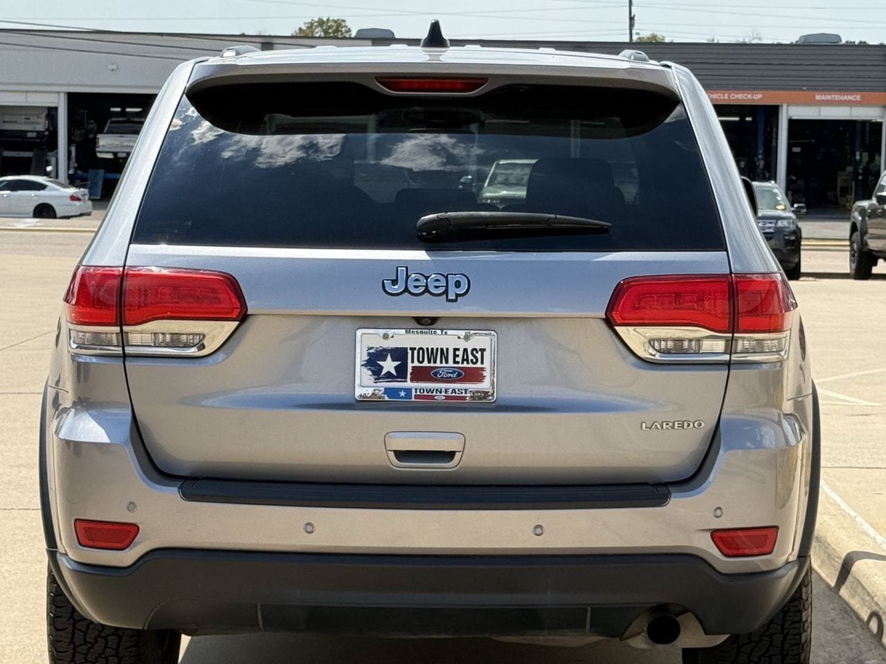Used 2017 Jeep Grand Cherokee Laredo RWD image 6