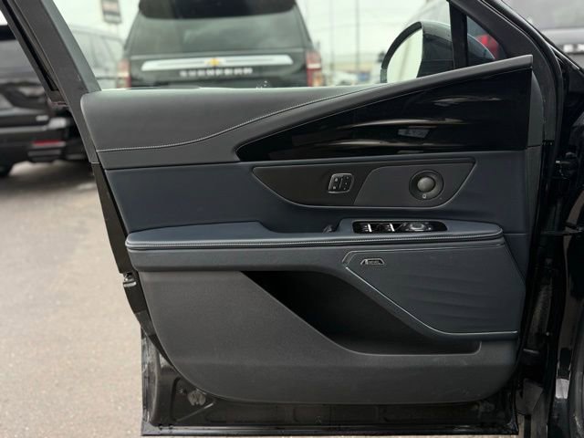 Used 2025 Lincoln Nautilus Reserve image 15