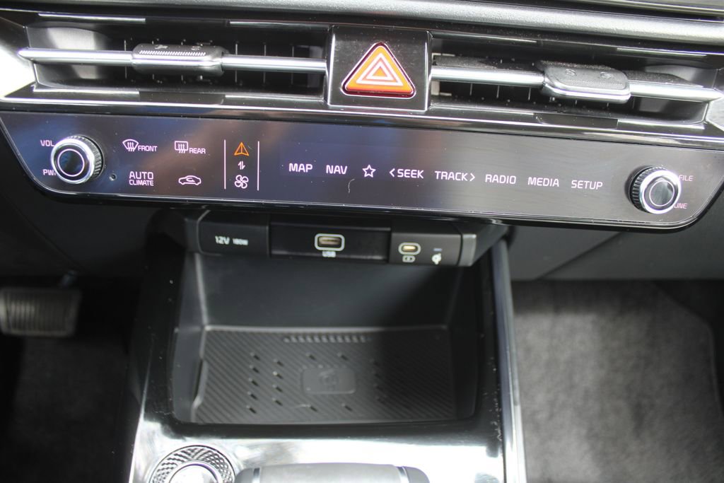 Certified 2024 Kia Niro EX image 43
