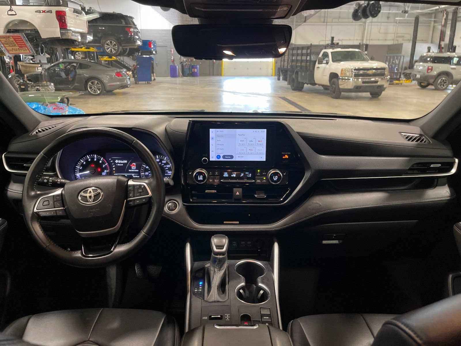 Used 2023 Toyota Highlander XSE FWD image 15