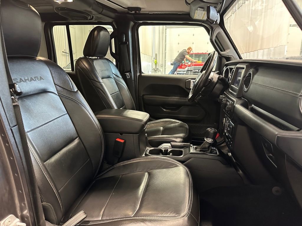 Used 2019 Jeep Wrangler Unlimited Sahara w/ Cold Weather Group AWD/4WD image 30