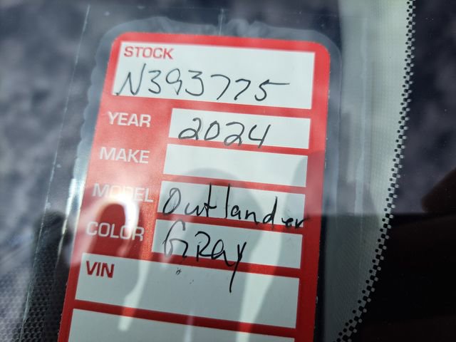 Used 2024 Mitsubishi Outlander SE image 2
