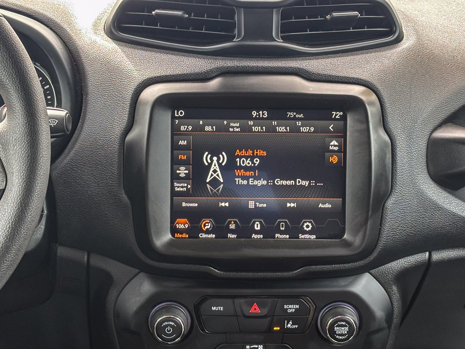 Used 2023 Jeep Renegade Latitude image 18