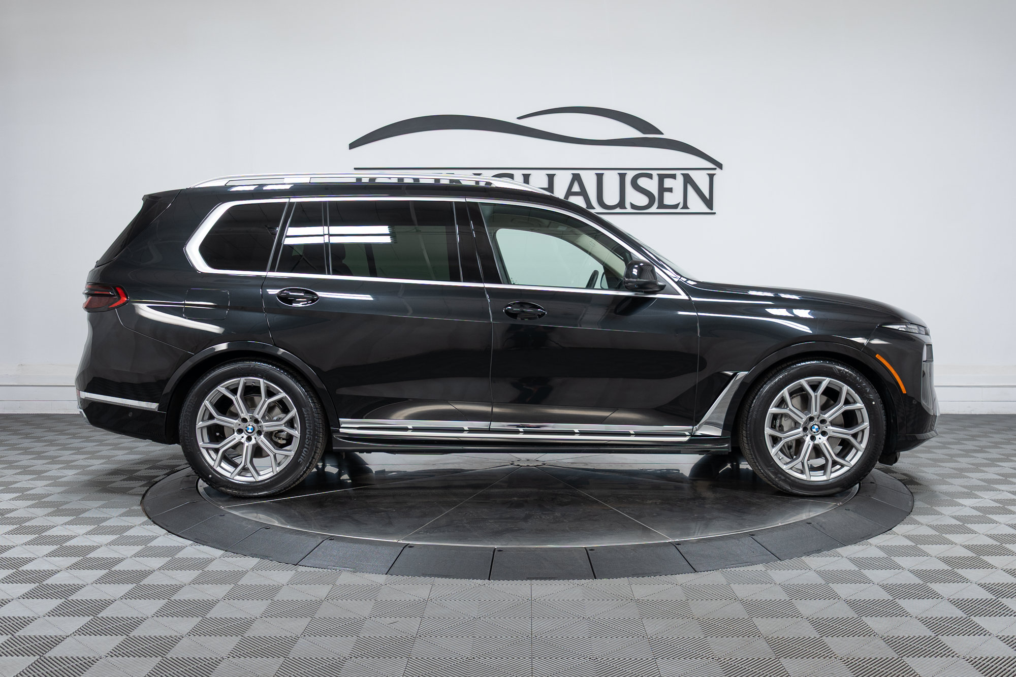 Used 2024 BMW X7 xDrive40i w/ Executive Package AWD/4WD image 4