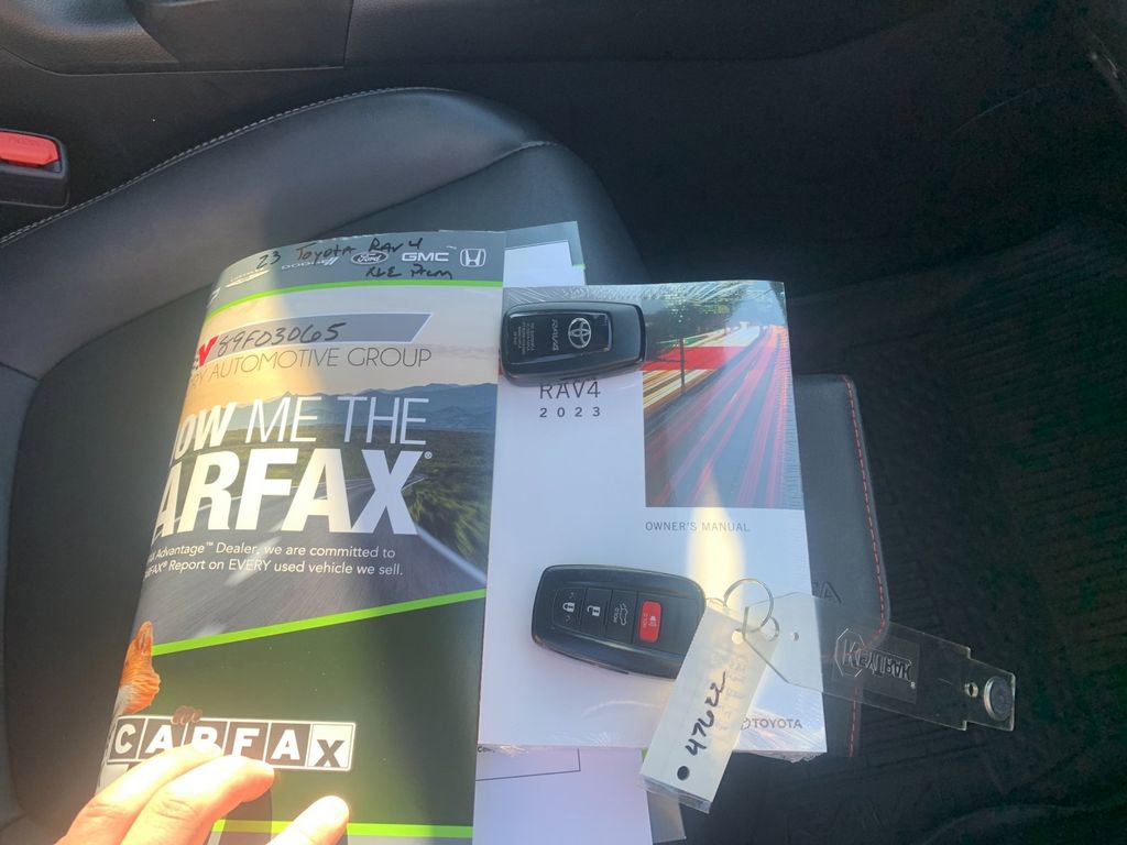 Used 2023 Toyota RAV4 XLE Premium image 9