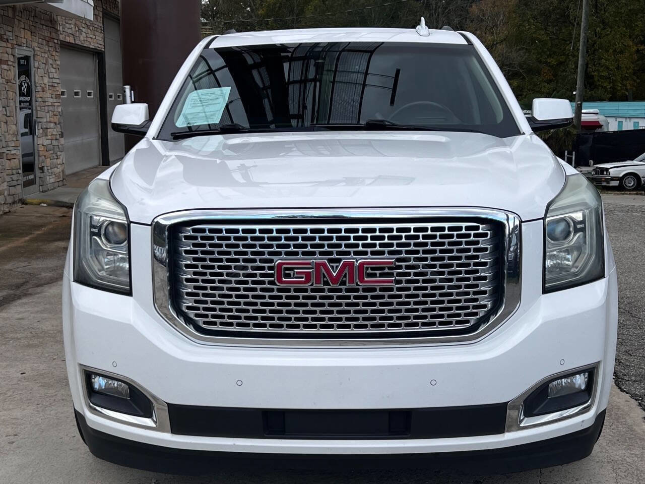 Used 2015 GMC Yukon Denali w/ Premium Package image 10