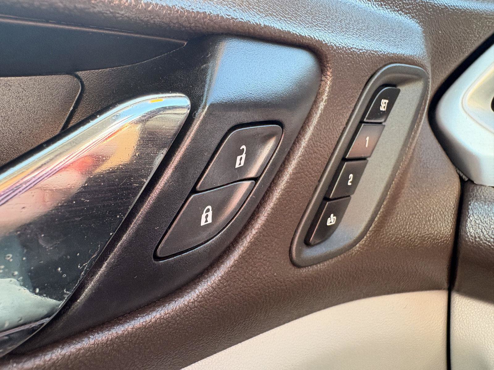 Used 2021 GMC Acadia SLT w/ Premium Package FWD image 42