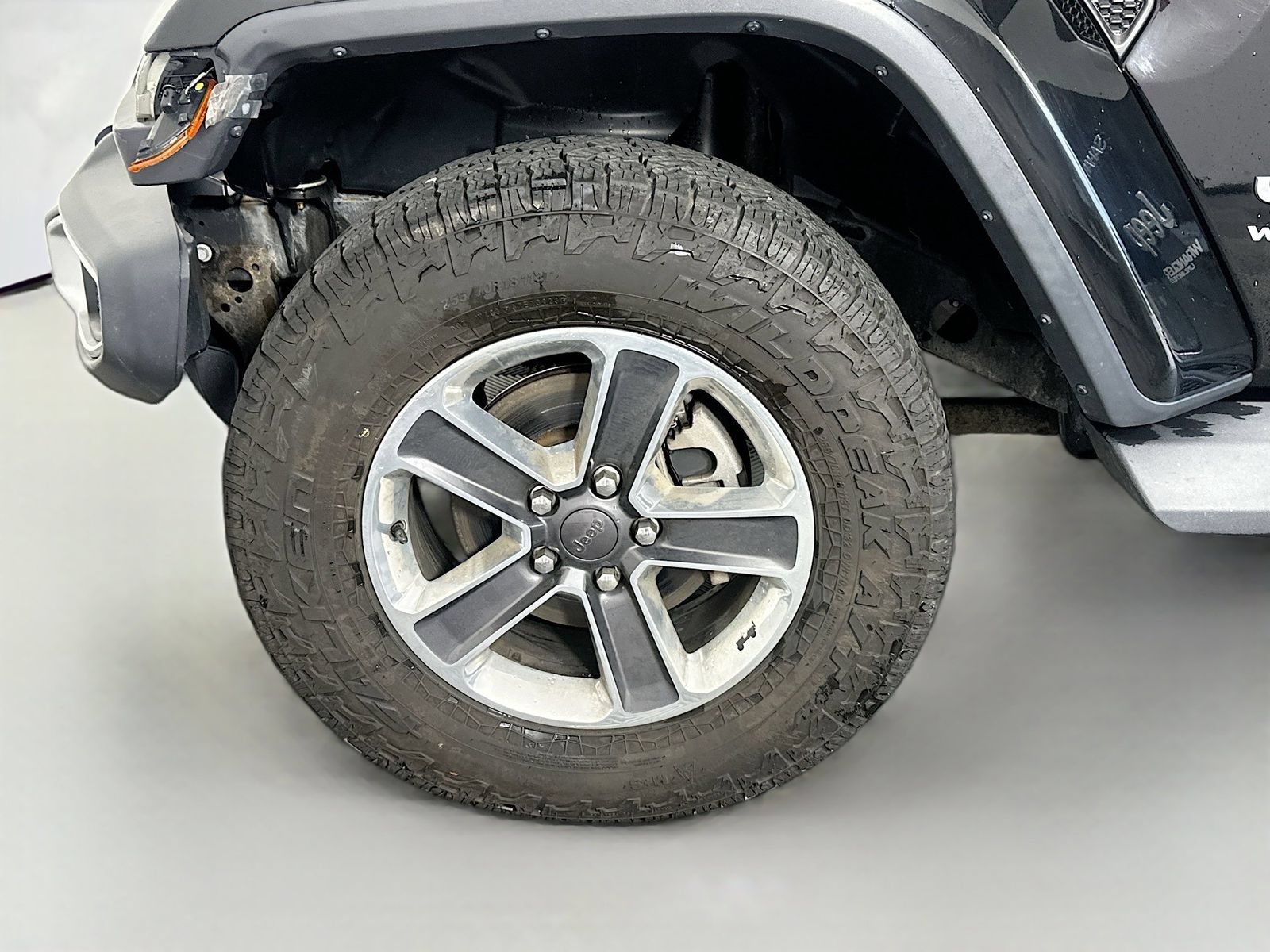 Used 2018 Jeep Wrangler Unlimited Sahara w/ Cold Weather Group AWD/4WD image 29