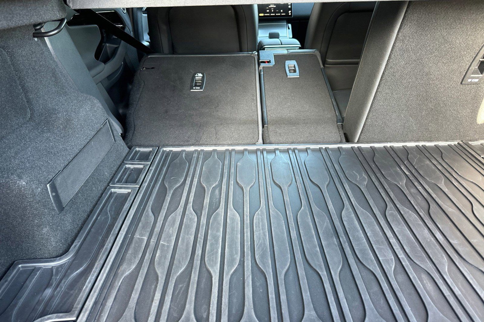 Certified 2025 Land Rover Range Rover Evoque S AWD/4WD image 34