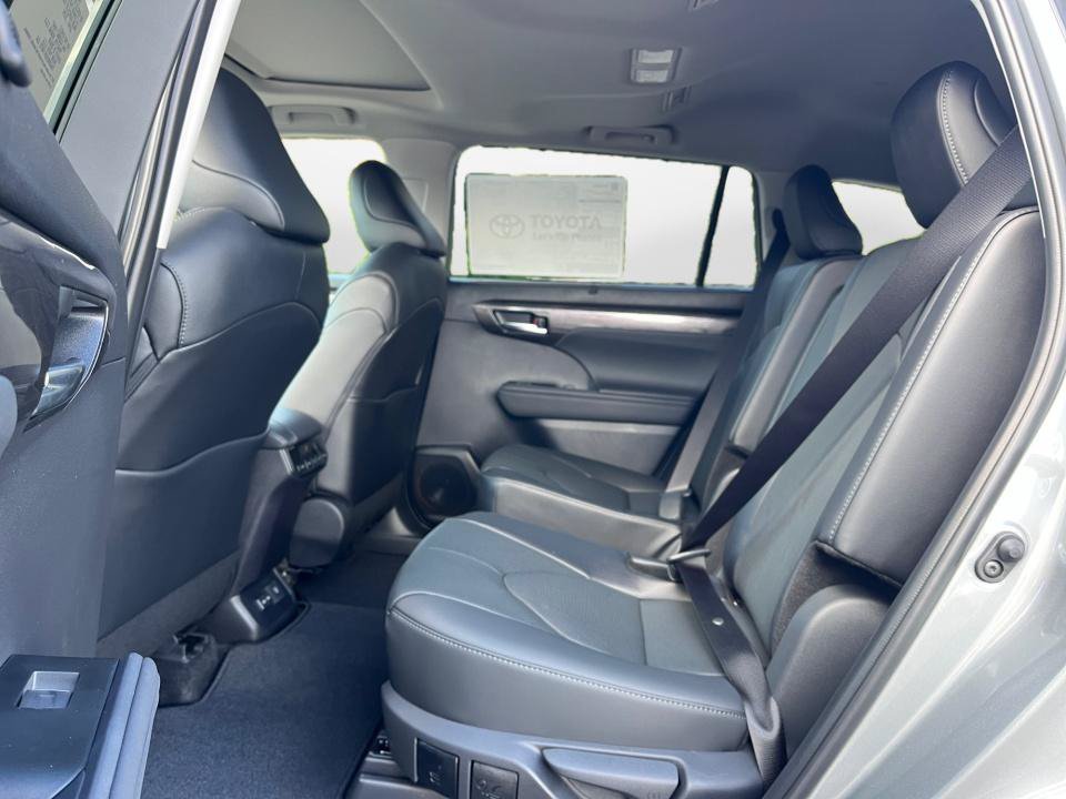 New 2026 Toyota Highlander Limited AWD/4WD image 11