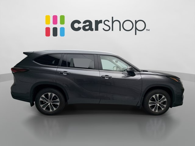 Used 2024 Toyota Highlander XLE AWD/4WD image 6
