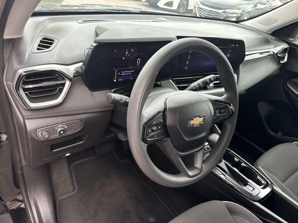 Used 2025 Chevrolet TrailBlazer LT FWD image 18