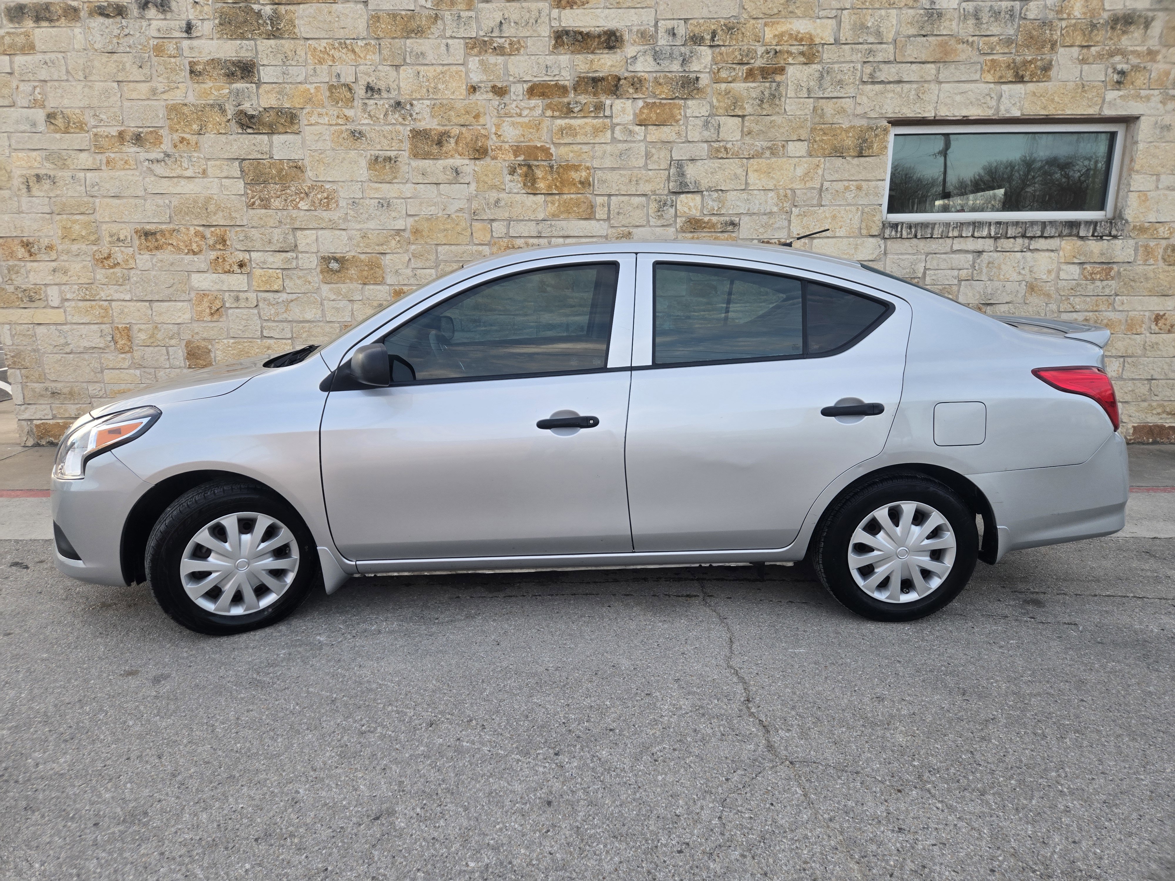 Used 2015 Nissan Versa S Plus image 1