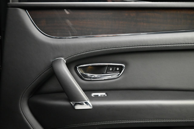 Used 2019 Bentley Bentayga image 68