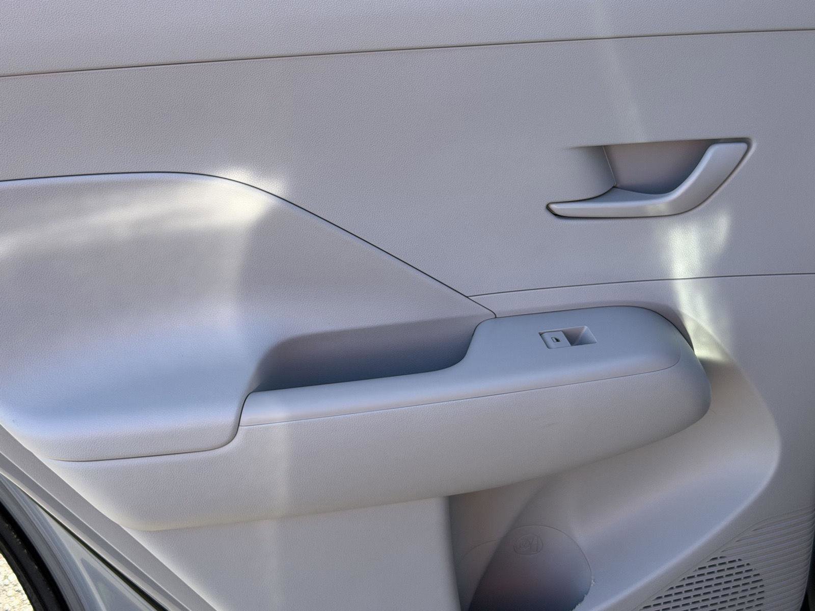 Used 2024 Hyundai Kona SEL w/ Convenience Package FWD image 8