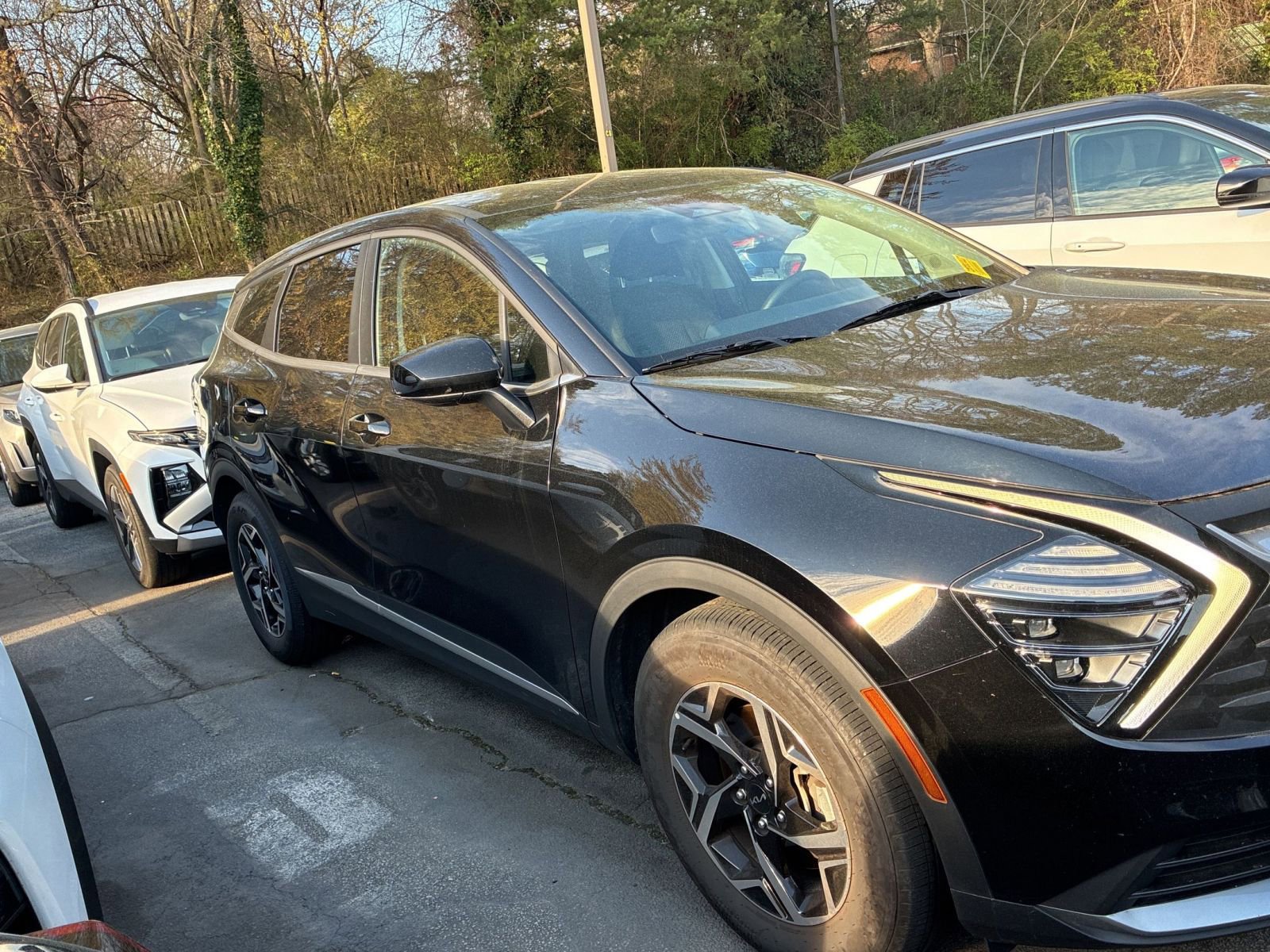 Used 2025 Kia Sportage LX image 2