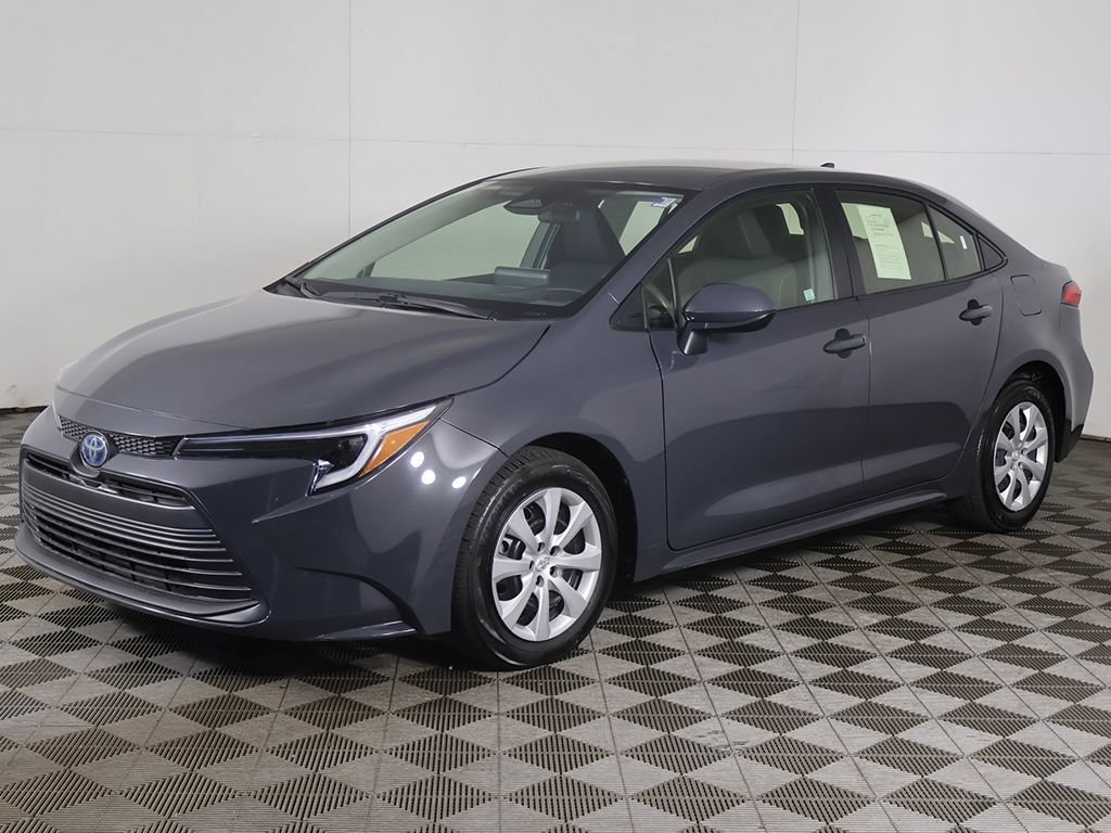 Used 2024 Toyota Corolla LE FWD image 5