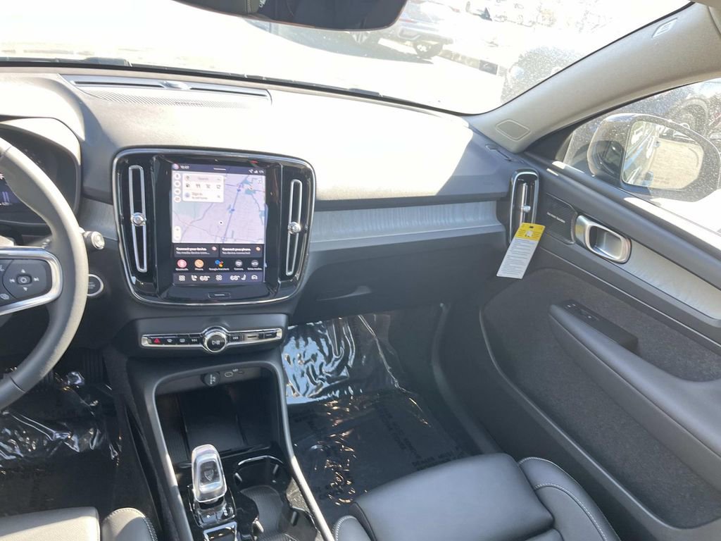New 2026 Volvo XC40 B5 Ultra w/ Climate Package image 15