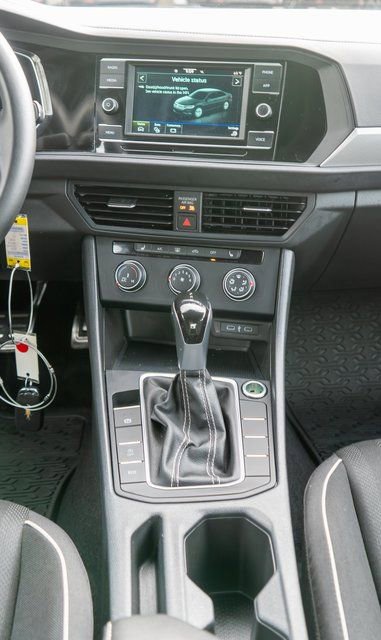 Used 2024 Volkswagen Jetta Sport image 17