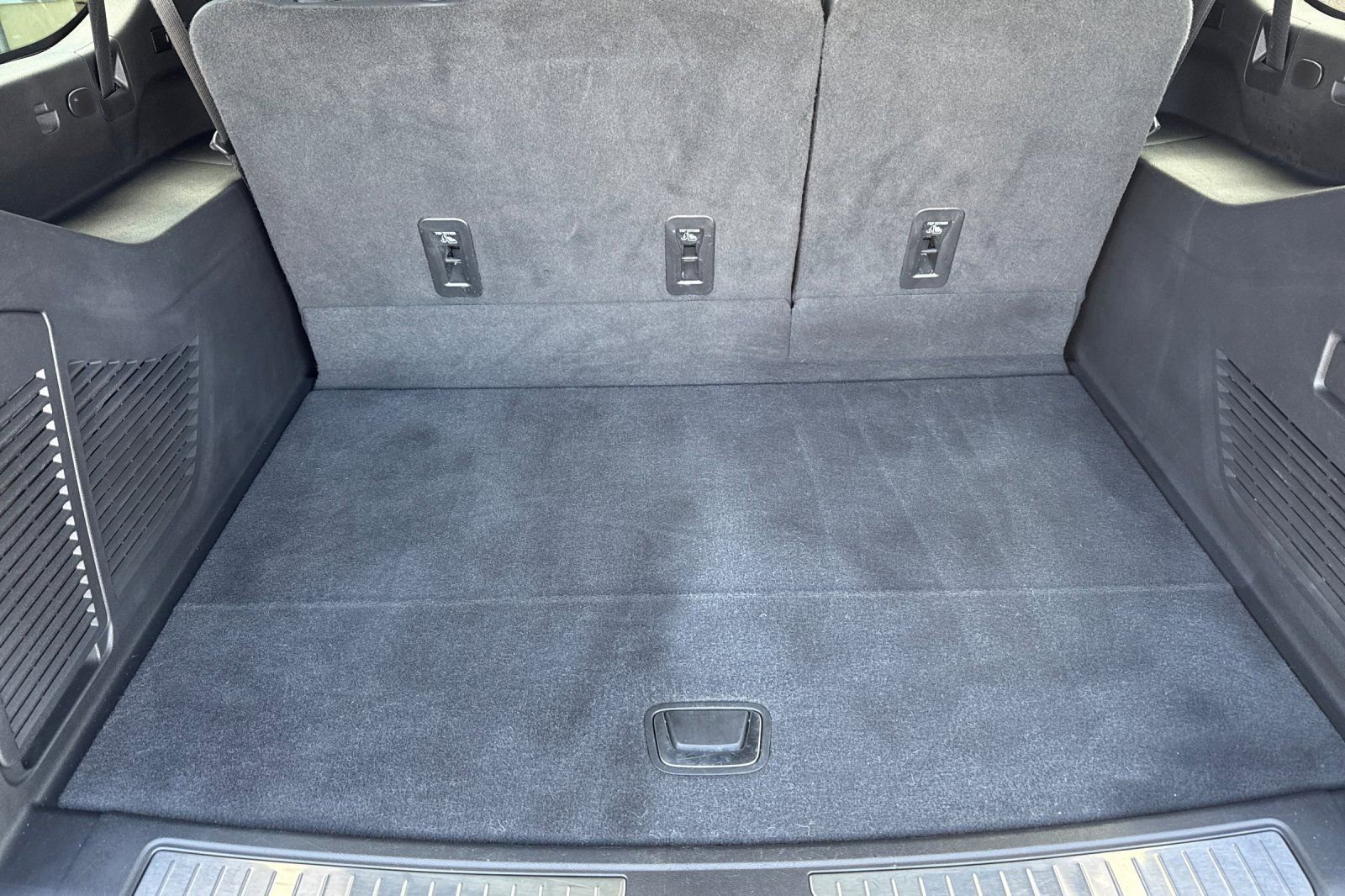 Used 2023 Chevrolet Suburban Premier AWD/4WD image 16