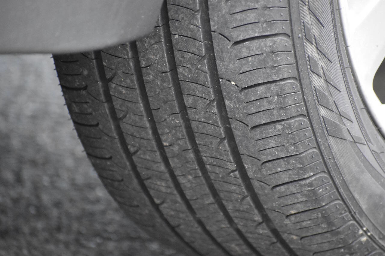 Used 2012 Subaru Forester 2.5X Premium w/ Popular Pkg 3 image 38