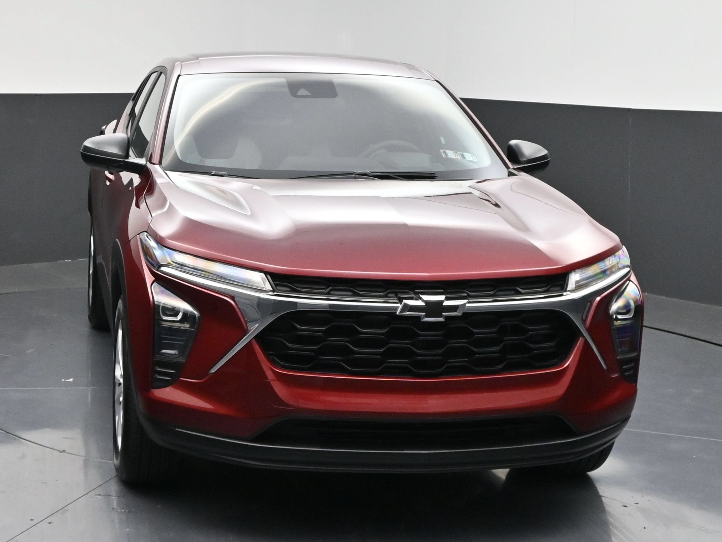 Used 2024 Chevrolet Trax LS FWD image 2