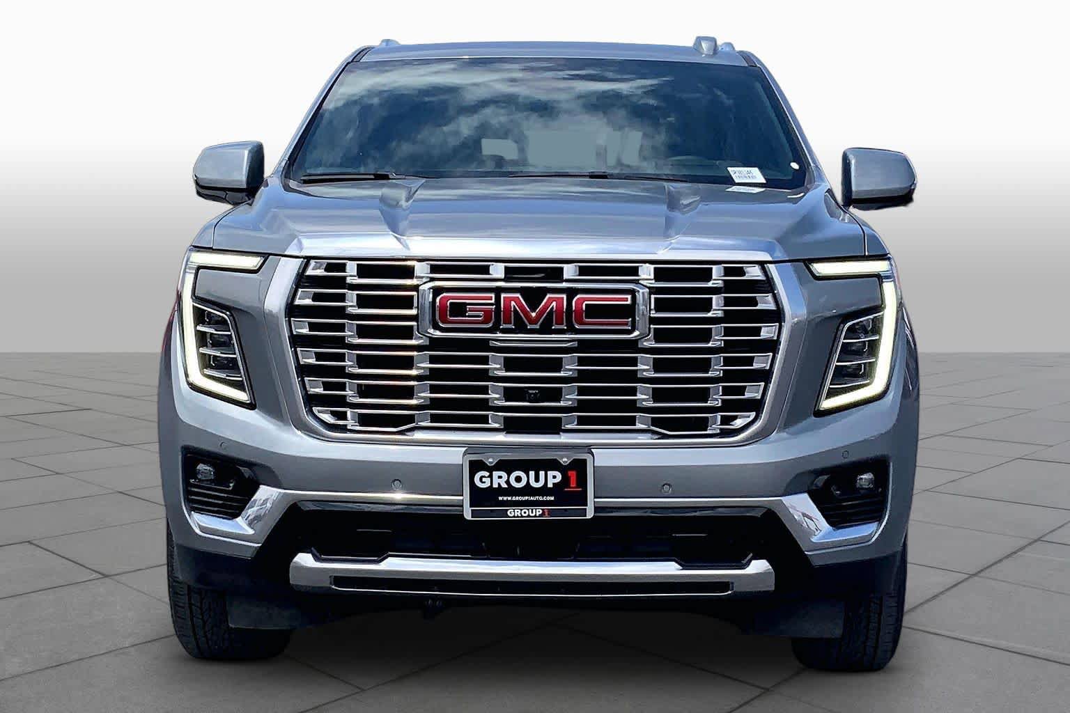 Used 2025 GMC Yukon XL Denali AWD/4WD image 4
