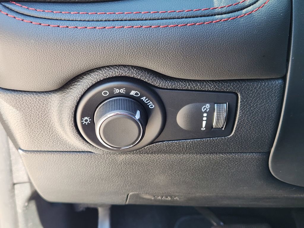 Certified 2025 Dodge Durango GT image 28