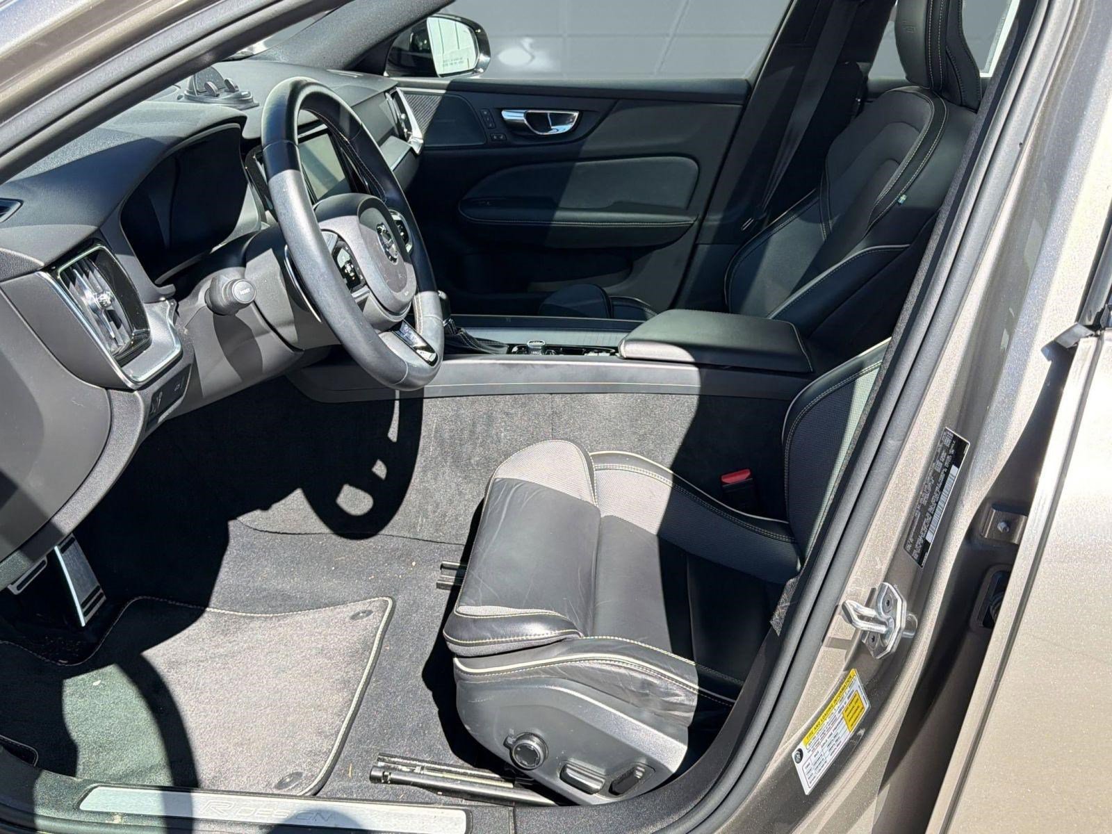 Used 2019 Volvo S60 T5 R-Design image 5