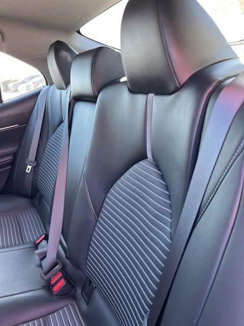 Used 2022 Toyota Camry SE image 9