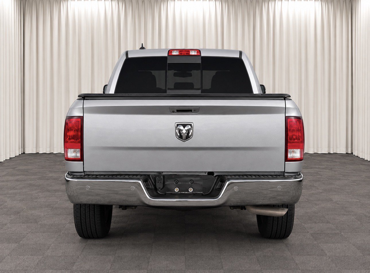 Used 2019 RAM 1500 Classic SLT w/ Luxury Group AWD/4WD image 4