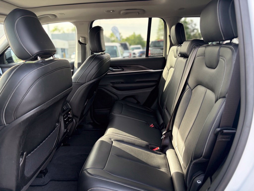 Certified 2023 Jeep Grand Cherokee Limited AWD/4WD image 13